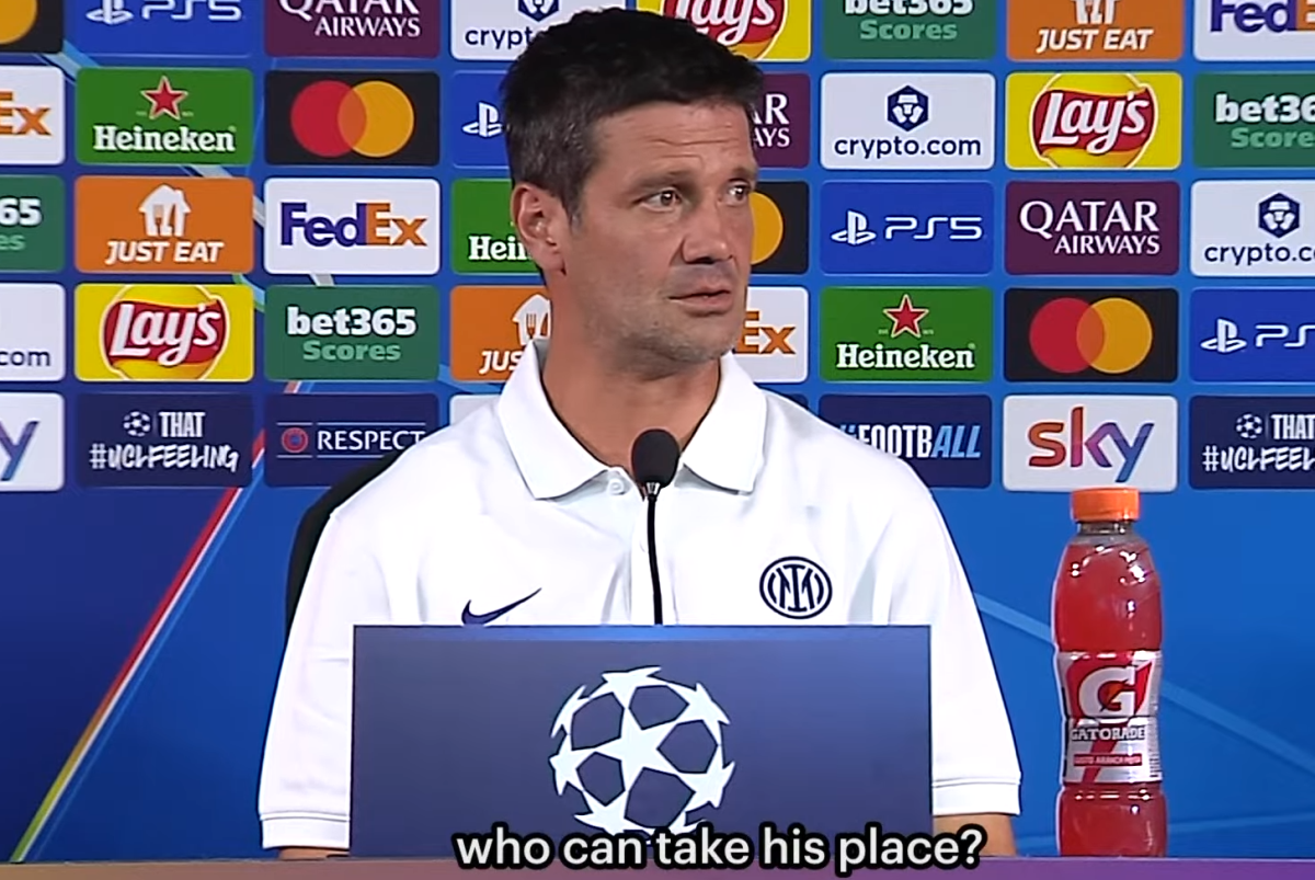 Moment viral la conferința de presă a lui Cristi Chivu. Foto: Captură YouTube