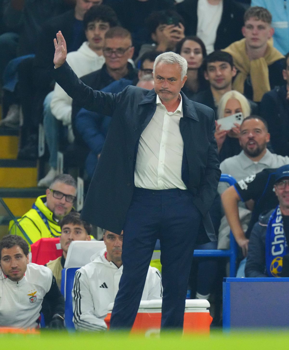 Mourinho a revenit pe Stamford Bridge cu o ironie: „Frustrant! Atunci nu voiau să iasă din casă, acum pot lua cina”