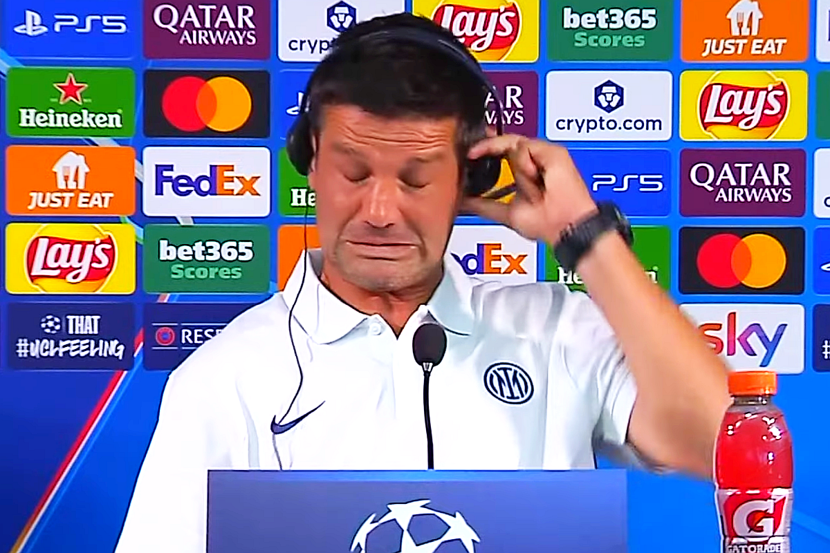 Moment viral la conferința de presă a lui Cristi Chivu. Foto: Captură YouTube