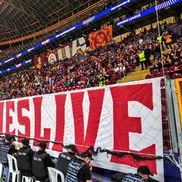 Bannere pro-Palestina la Galatasaray - Liverpool / Foto: Twitter