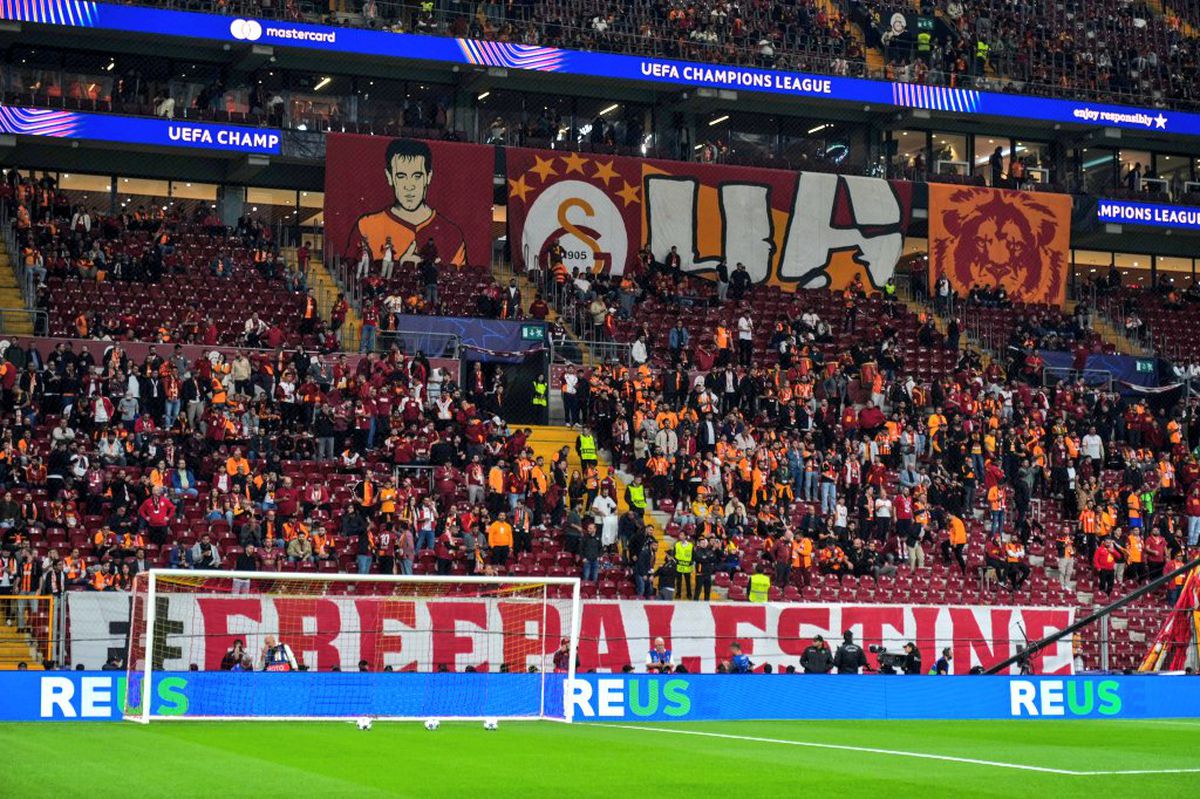 Bannere pro-Palestina la Galatasaray - Liverpool