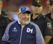 VIDEO+FOTO Imagini senzaționale în Argentina! Diego Maradona, rege pe terenul adversarilor » A văzut meciul de pe un „tron” + fanii i-au cântat la hotel