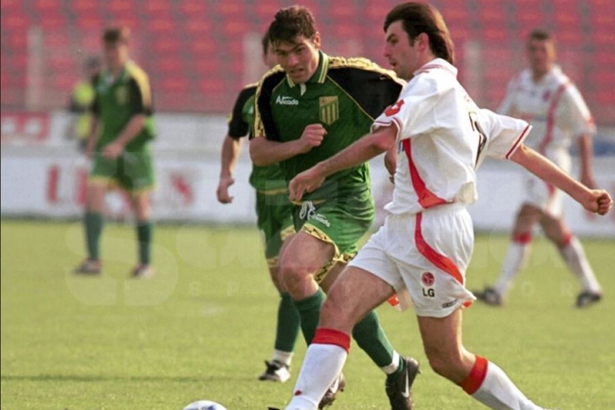 FORESTA - DINAMO // VIDEO+FOTO Fiori reci pentru „câini” » Povestea celebrului meci Dinamo - Foresta 4-5: „Am jucat pe 3.000 de dolari”