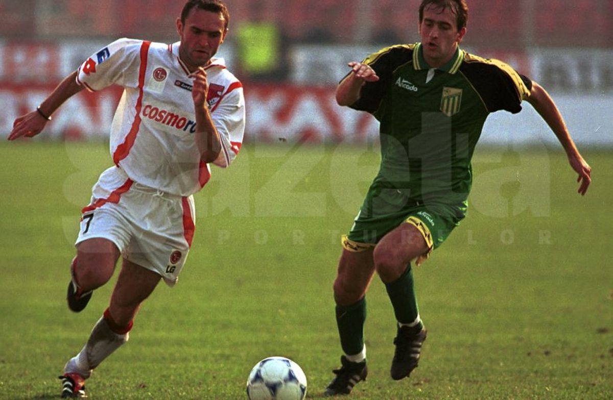 FORESTA SUCEAVA - DINAMO // FOTO + VIDEO Fiori reci pentru „câini” » Povestea celebrului meci Dinamo - Foresta 4-5: „Am jucat pe 3.000 de dolari”