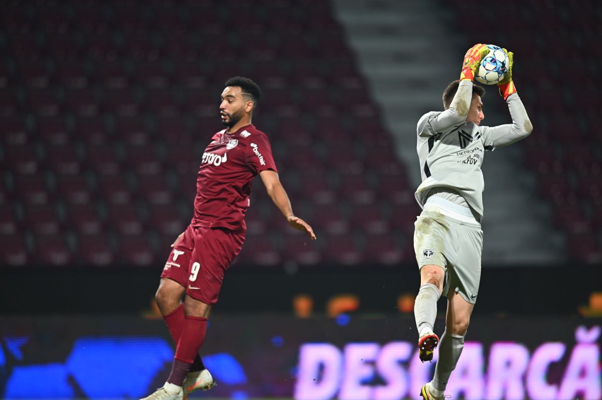 CFR Cluj acuză: „Ne uităm și noi. Craiova e puțin împinsă de la spate”