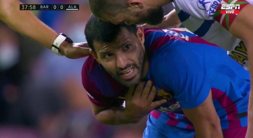 În minutul 39 al meciului Barcelona - Alaves, Sergio Aguero a avut probleme de respirație și nu a mai putut continua partida.