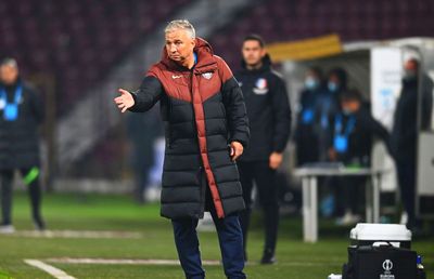 Dan Petrescu a explicat de ce i-a scos din lot pe Denis Ciobotariu, Sigurjonsson și Debeljuh: „Am zis că nu e corect să îl bag într-un scandal”