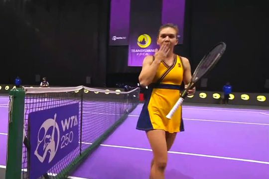 Simona Halep (30 de ani, 19 WTA) a învins-o pe ucraineanca Marta Kostyuk (19 ani, 55 WTA), scor 6-0, 6-1, și s-a calificat în finala de la Transylvania Open. Dubla campioană de Grand Slam se simte în forma carierei.