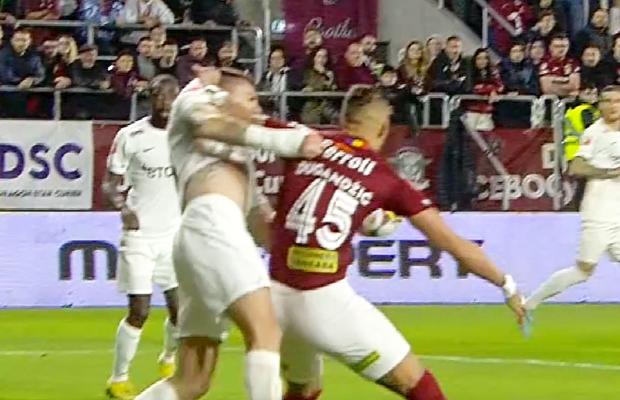 Penalty inexistent validat în Rapid - CFR Cluj! Dugandzic a păcălit și VAR-ul + Crăciunescu: „Eu nu dădeam nici primul 11 metri!”