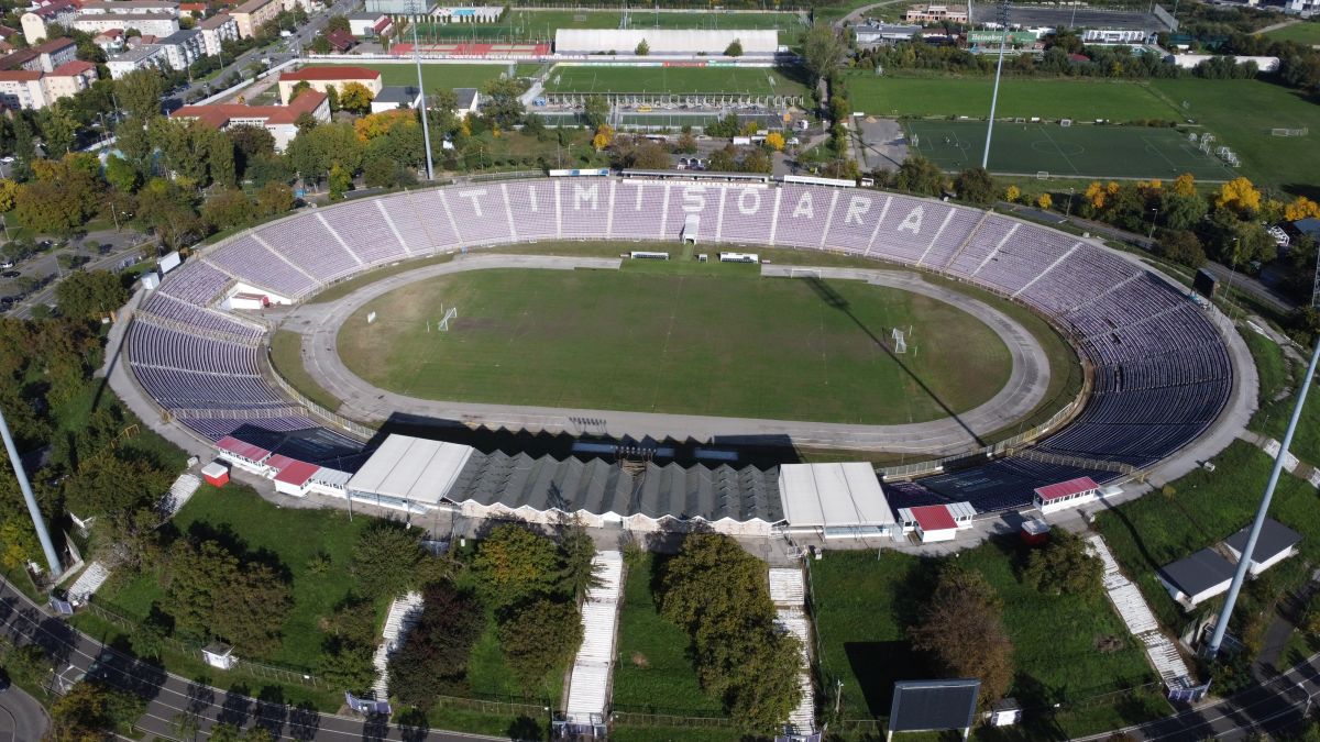 Protest organizat în Timișoara: „Vedem cum peste tot în țară se construiesc stadioane, săli de sport, bazine de înot”