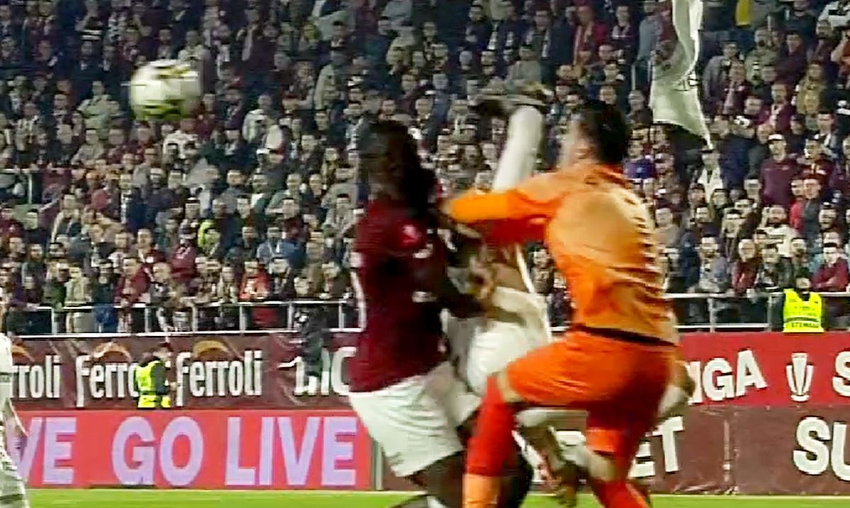 Hațegan a semnalat penalty-ul din Rapid - CFR Cluj