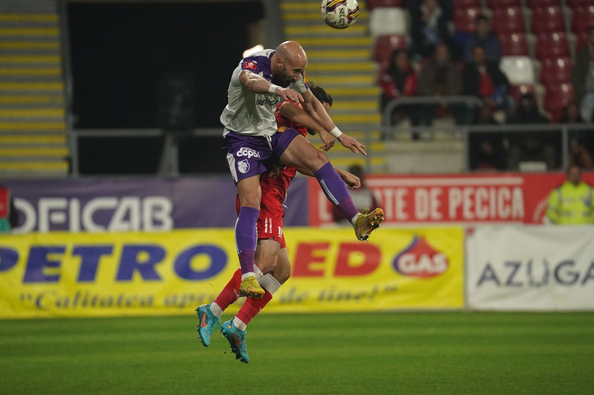 Au cerut demisia antrenorului și i-au băgat pe jucători în ședință chiar pe teren! Momente tensionate după UTA - FC Argeș