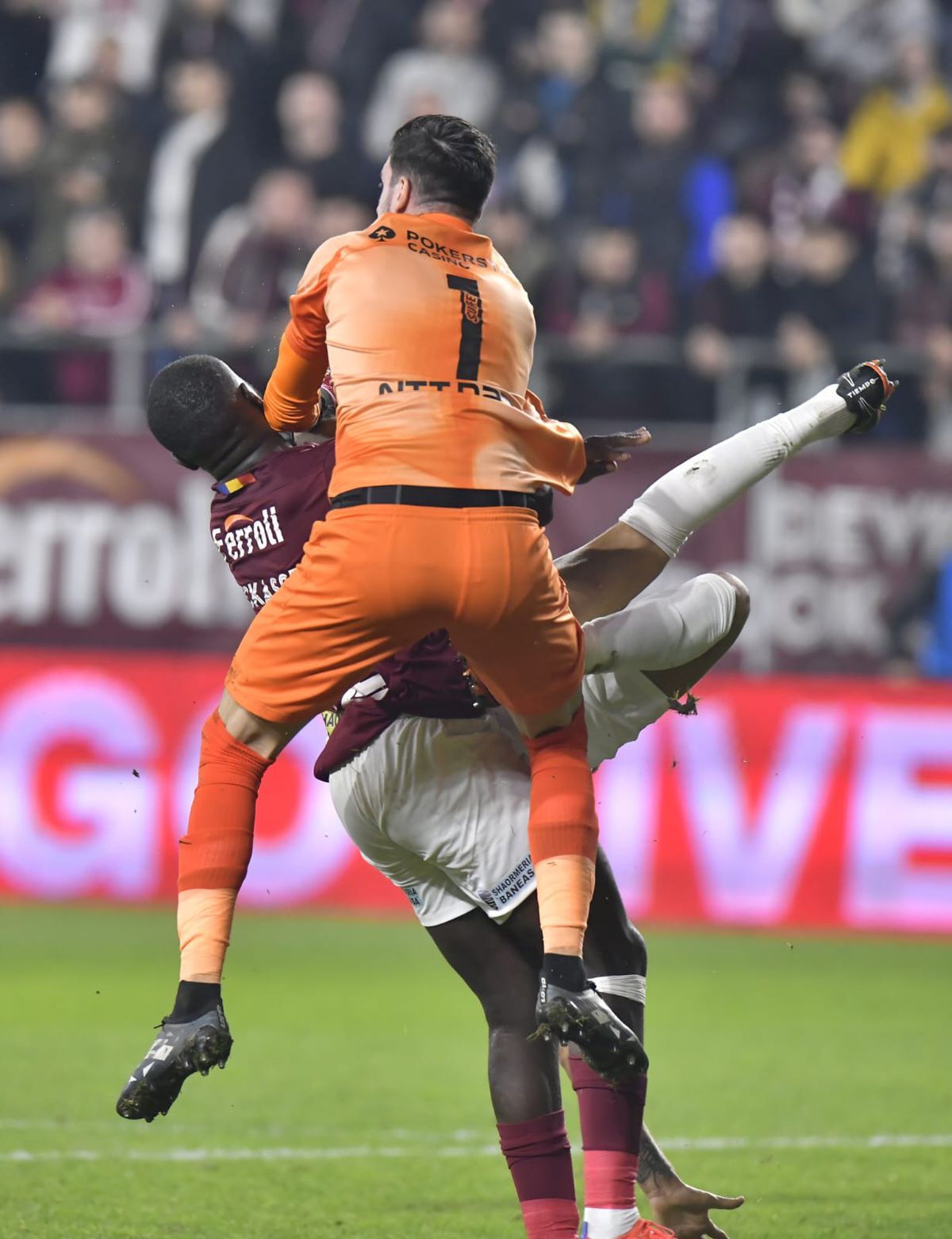 Mihai Stoica nu a așteptat finalul! Mesaj ironic după penalty-ul dictat aiurea în Rapid - CFR Cluj: „E grav!”