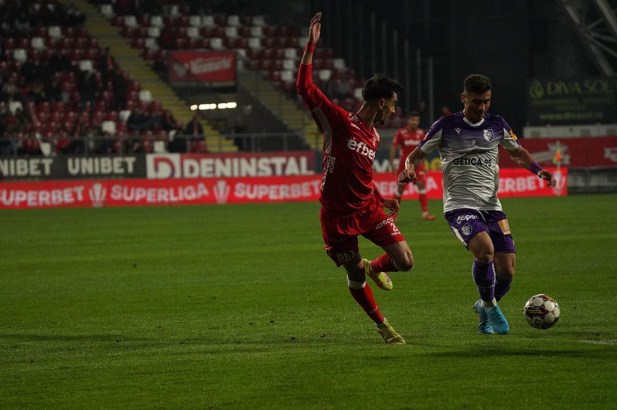 Au cerut demisia antrenorului și i-au băgat pe jucători în ședință chiar pe teren! Momente tensionate după UTA - FC Argeș