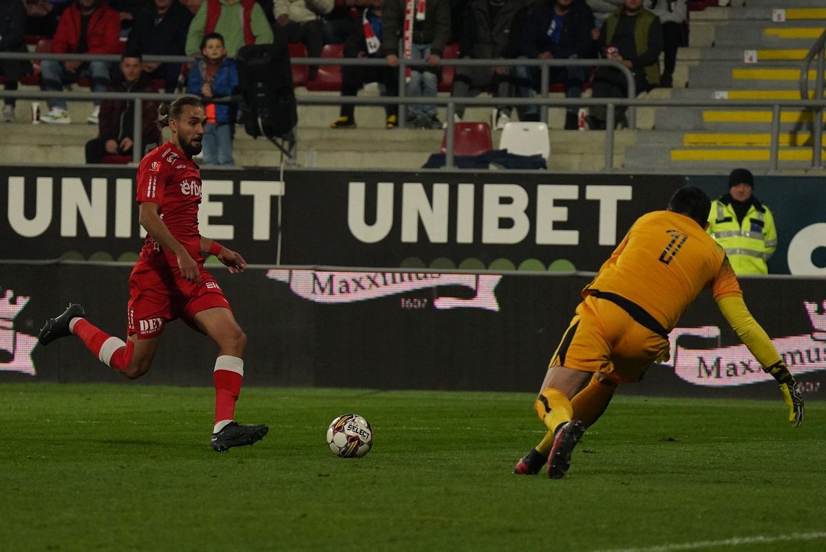 Au cerut demisia antrenorului și i-au băgat pe jucători în ședință chiar pe teren! Momente tensionate după UTA - FC Argeș