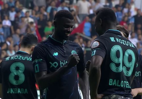 Mario Balotelli (33 de ani) și M'Baye Niang (28 de ani), atacanții formației Adana Demirspor, au fost protagoniștii unui moment inedit în finalul meciului cu Konyaspor