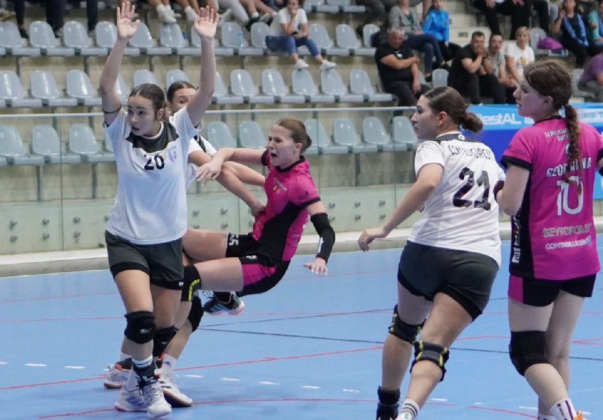 Scandal în handbalul feminin » Junioară de la CSM București, acuzată de Ramona Farcău că și-a lovit intenționat adversara: „A confundat sala cu ringul de box. O agresiune huliganică!” + Decizia de neînțeles a arbitrilor