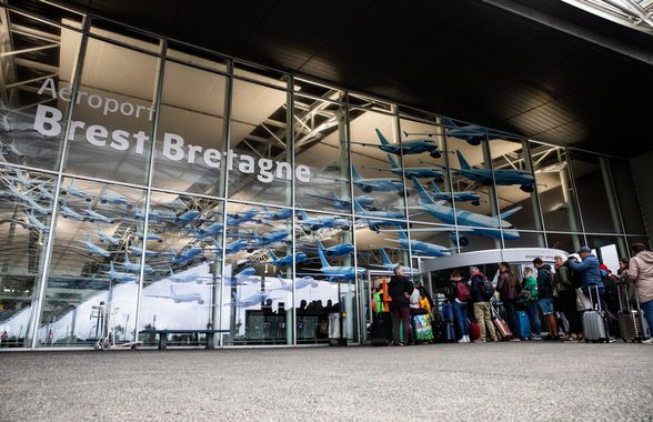 Un fulger a lovit turnul aeroportului din Brest, iar PSG a fost nevoită să plece acasă cu autocarul