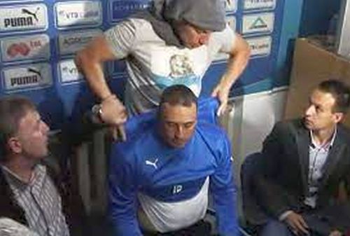 Bulgarul Ivaylo Petev (48 de ani), antrenorul care va prelua banca tehnică a Universității Craiova, s-a aflat în mijlocul unui scandal în țara natală, în urmă cu 10 ani, pe când activa ca „principal” la Levski Sofia.