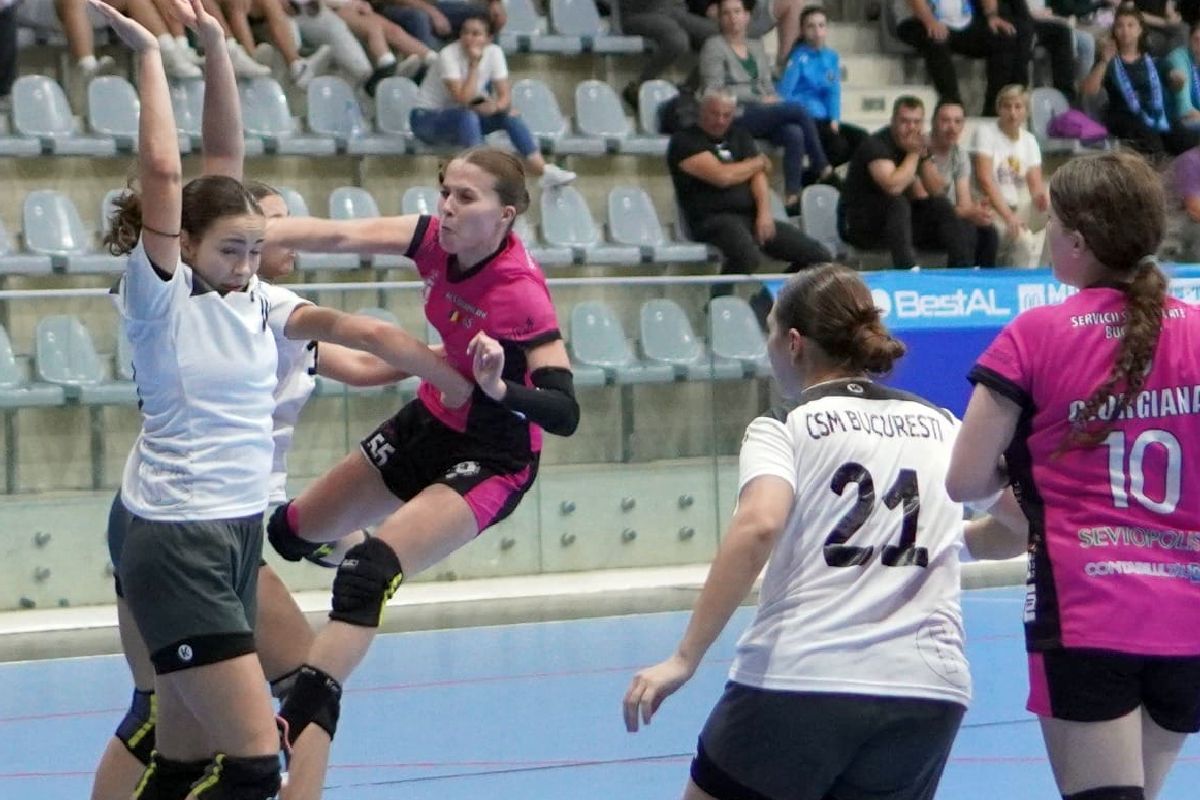 Scandal în handbalul feminin » Junioară de la CSM București, acuzată de Ramona Farcău că și-a lovit intenționat adversara: „A confundat sala cu ringul de box. O agresiune huliganică!” + Decizia de neînțeles a arbitrilor