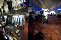 „Nimeni nu alege să fie dependent de jocuri de noroc” » Specialistă care îi sprijină pe dependenți: „Vin tot mai mulți adolescenți. Nu-și permit, dar tot continuă să joace”