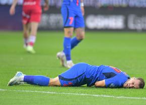 Darius Olaru „s-a rupt” cu Dinamo » Scos pe brațe în minutul 11