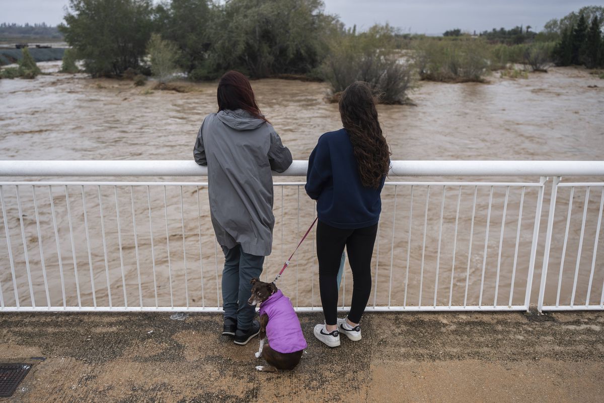 Alertă în Valencia! Inundațiile devastatoare au amânat meciul din Copa del Rey » Cel puțin 51 de decese