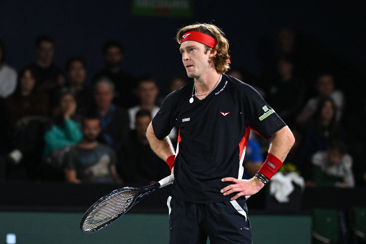 Andrey Rublev, o nouă izbucnire nervoasă pe teren: și-a rănit genunchiul până la sânge! » Exigența mamei, cauza acestor ieșiri necontrolate ale rusului?