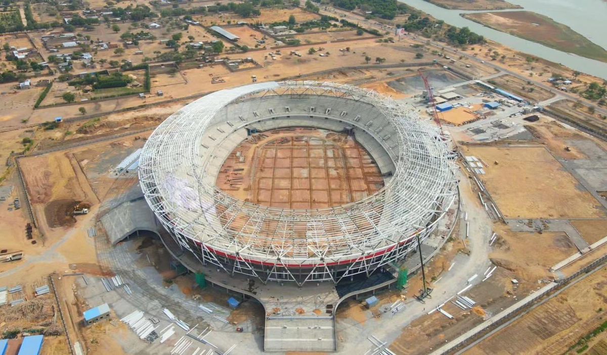 Chinezii au construit un stadion de 33.000 de locuri într-o țară străină » E cea mai modernă bază sportivă din zonă: imagini de senzație