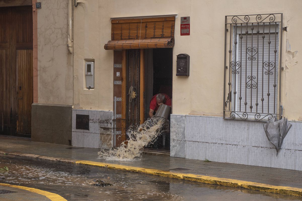 Alertă în Valencia! Inundațiile devastatoare au amânat meciul din Copa del Rey » Cel puțin 51 de decese