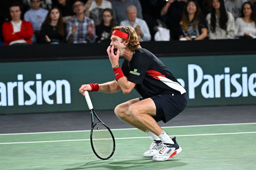 Andrey Rublev în timpul meciului cu Francisco Cerundolo de la Paris Foto: Imago