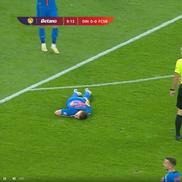 Darius Olaru s-a accidentat în Dinamo - FCSB // foto: Captură TV