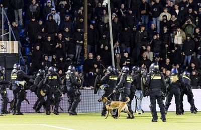 Scene șocante în Cupa Olandei » Bătaie generală în mijlocul terenului