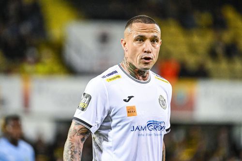 Radja Nainggolan evoluează acum la echipa de ligă secundă belgiană Lokeren Foto: Imago Images
