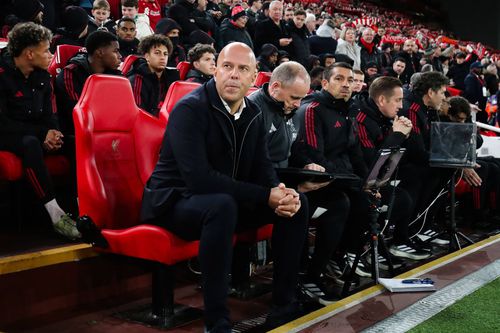 Managerul Arne Slot are 8 victorii, 6 eșecuri și un egal, cât o înfrângere (în Supercupa Angliei pierdută) în acest sezon la Liverpool / Foto: Imago