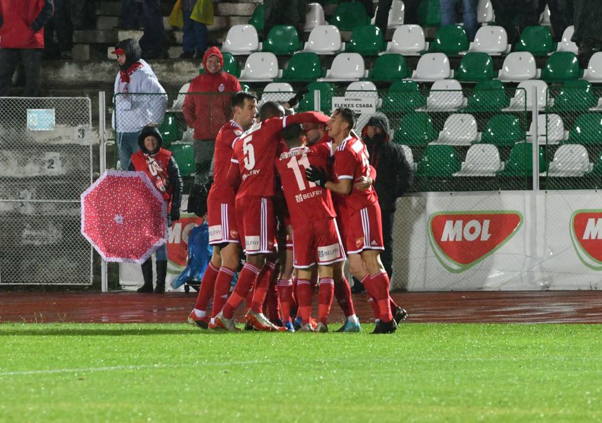 Un antrenor din Liga 1 a răbufnit: „Legea e făcută pentru fraieri!” + A recunoscut că n-a respectat protocolul prevăzut pentru antrenamente: „Nu vreau să mint”