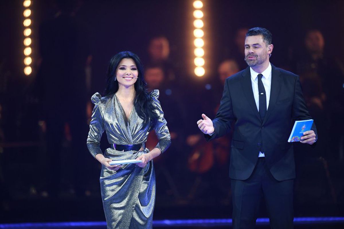 EURO 2020 // FOTO Corina Caragea, sclipitoare la Romexpo » A prezentat evenimentul cu mari emoții, alături de un important jurnalist portughez