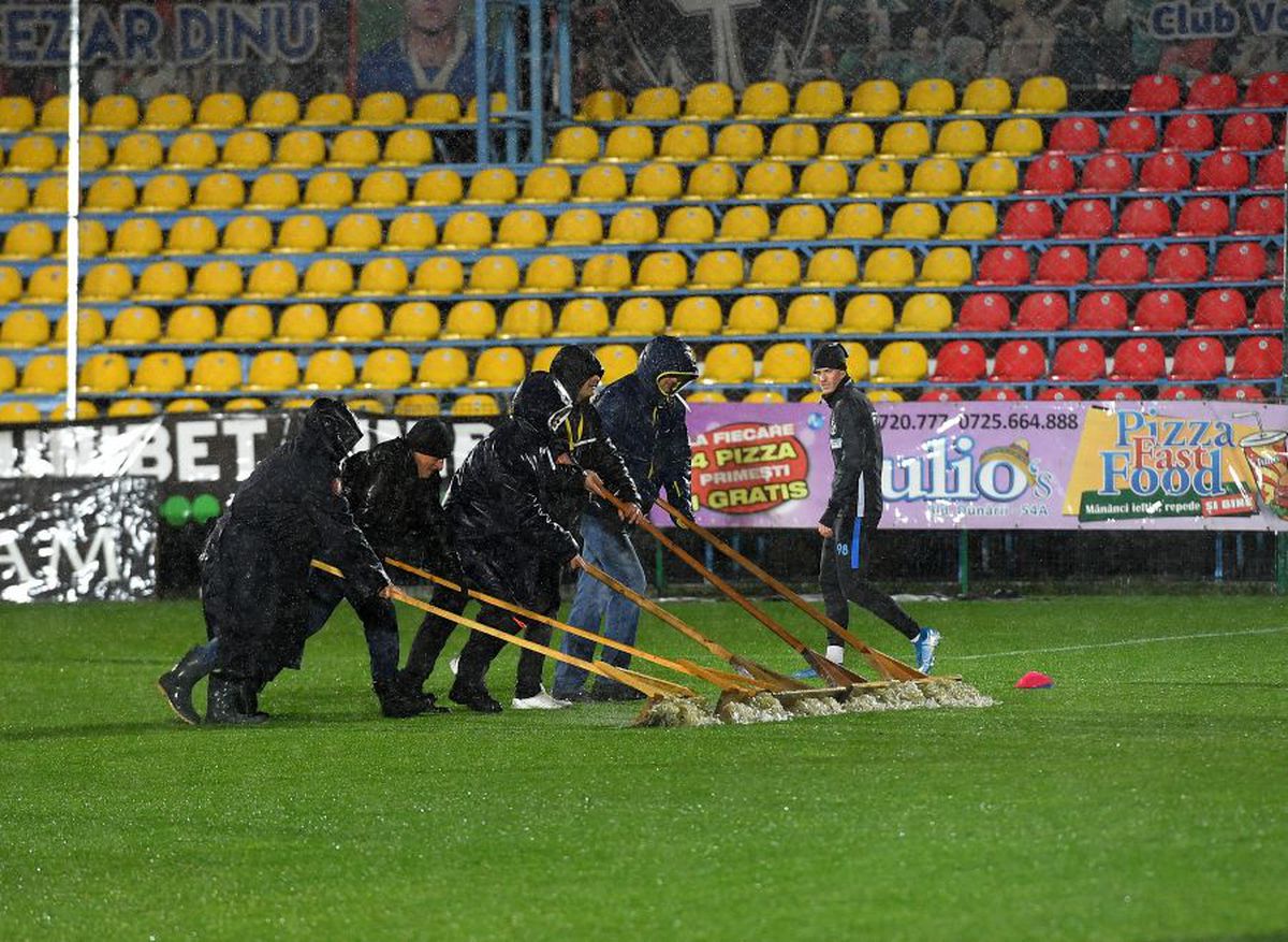 VOLUNTARI - FCSB // VIDEO+FOTO E OFICIAL! Partida a fost amânată din cauza vremii » Când s-ar putea juca