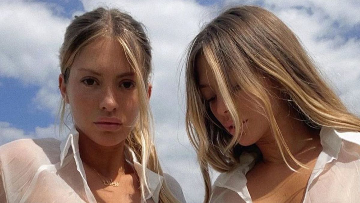 FOTO I-au luat mințile lui Neymar! Cine sunt gemenele care participă la toate petrecerile starului brazilian