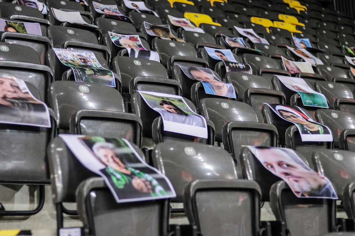 Ca în Germania și Ungaria » Echipa de baschet Sepsi-SIC și-a pus în tribună figurine de carton ale fanilor