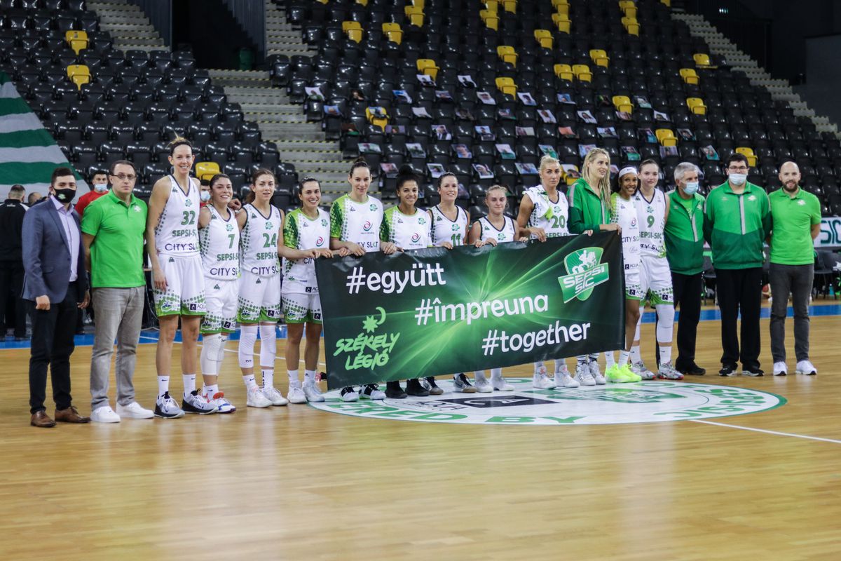 Ca în Germania și Ungaria » Echipa de baschet Sepsi-SIC și-a pus în tribună figurine de carton ale fanilor