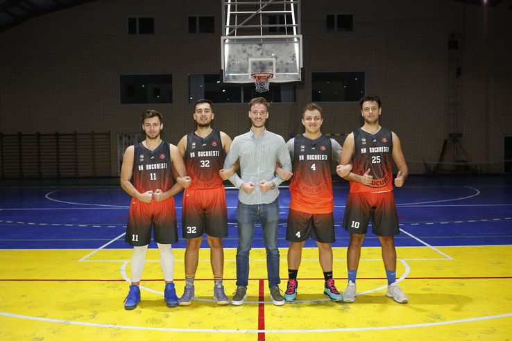 Foto: Cei 5 membri fondatori ai echipei, Victor, Luca, Vlad, Rareș, Cosmin FOTO Cristi Preda