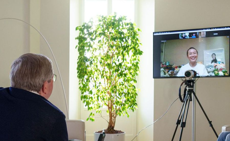 Thomas Bach în video cu Shuai Peng (sursa foto: IOC/Greg Martin) Concert din muzică de Bach