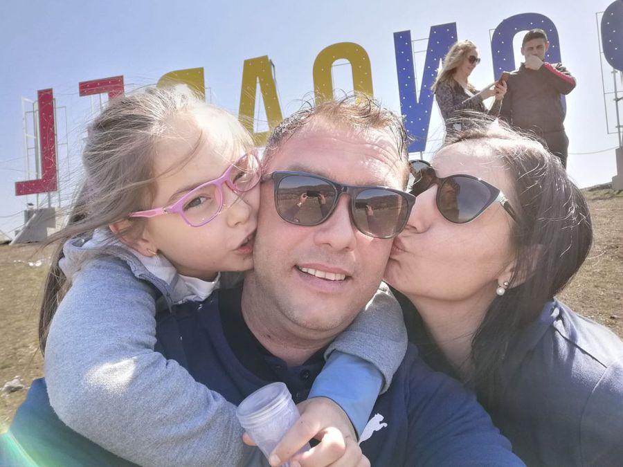 Robert Crișan într-o poză de familie Fiul lui Zoltan Crișan a vorbit cu Gazeta despre ultimii ani din viața fostului internațional: „Tati a murit sărac, dar n-a cerșit niciodată”