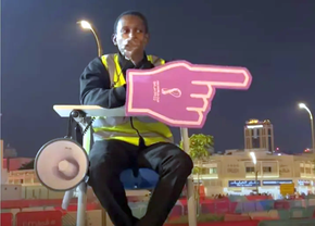 Viralul Mondialului: „Metro? This way!” » Un voluntar face spectacol la CM 2022