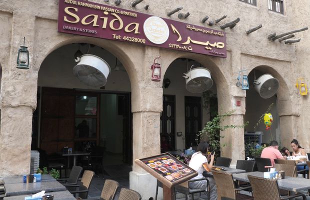 Explozie culinară pe străzile din Doha » Cât costă cele mai delicioase feluri de mâncare și dulciuri