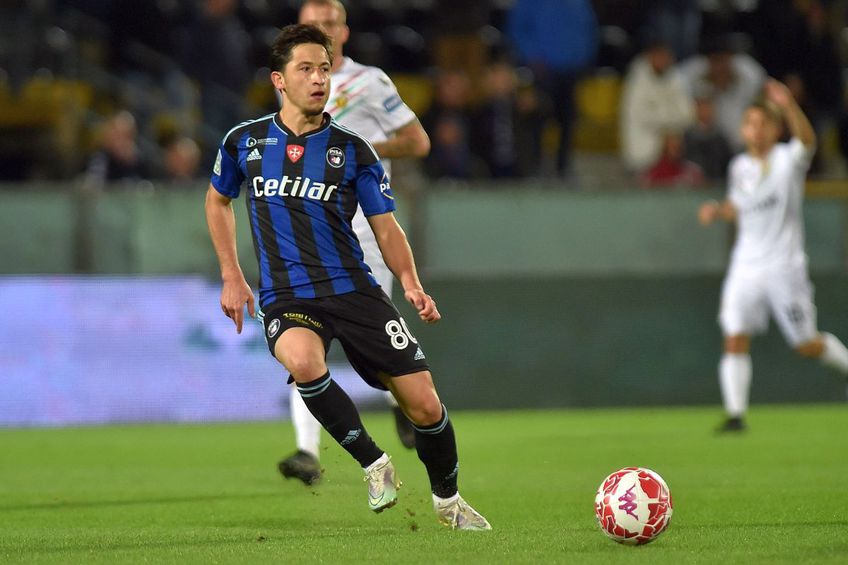 Inversa sală de clasă În al doilea rând Moruțan i-a impresionat pe italieni: „Cel mai talentat jucător din Serie B” Inversa sală de clasă În al doilea rând Moruțan i-a impresionat pe italieni: „Cel mai talentat jucător din Serie B”