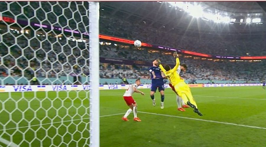 FOTO: Captură @TVR 1 Reacția fanilor de pe stadion, după penalty-ul ratat de Leo Messi în Polonia - Argentina