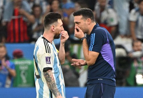 Leo Messi și Lionel Scaloni, căpitanul și selecționerul Argentinei, într-o discuție secretă Foto: Imago