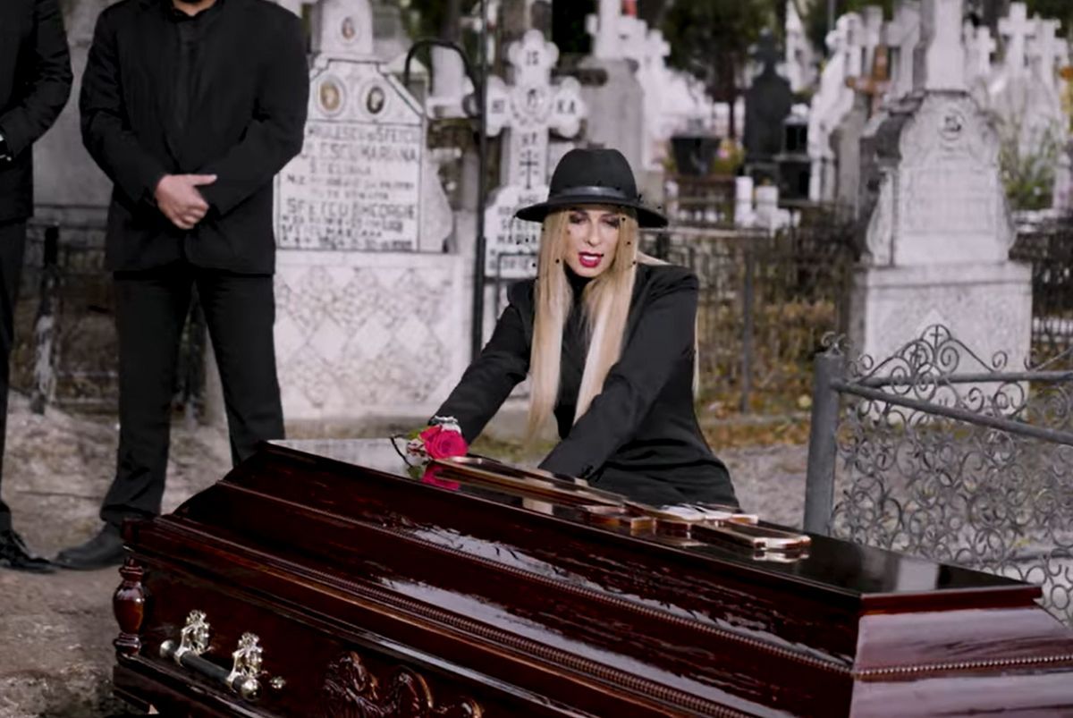 Video șocant cu Anamaria Prodan. Mesaj sumbru pentru „Soarele meu”, direct din cimitir: „Ți-am dat bani, ți-am luat mașină. Ți-am luat casă cu grădină”